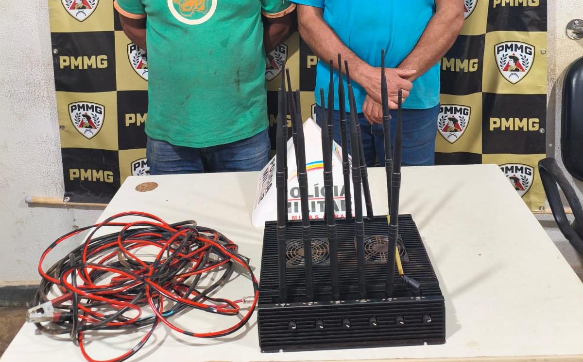 Durante as diligências, os militares conseguiram localizar e recuperar um caminhão produto de crime, além de dez rodas do veículo e um bloqueador de sinal (Foto/Divulgação)