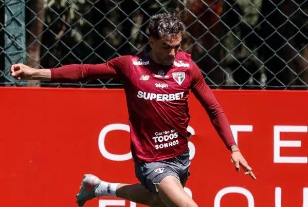 Enzo Díaz treinando no São Paulo (Foto/Rubens Chiri/São Paulo)