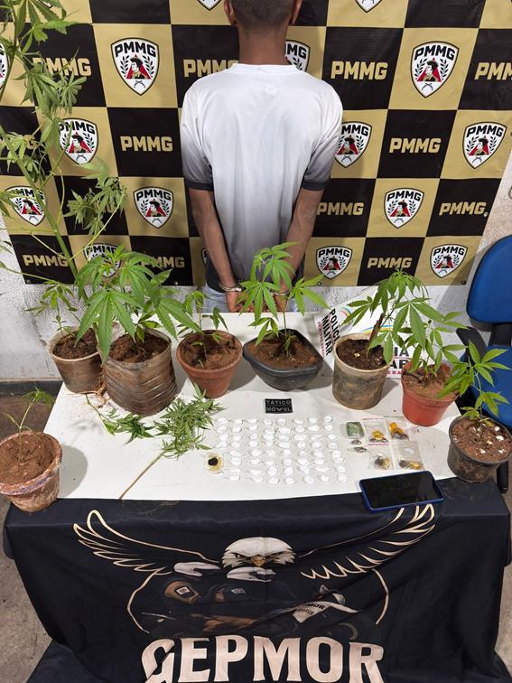 O forte odor de maconha chamou a atenção da equipe, que decidiu realizar a abordagem. (Foto/Divulgação)