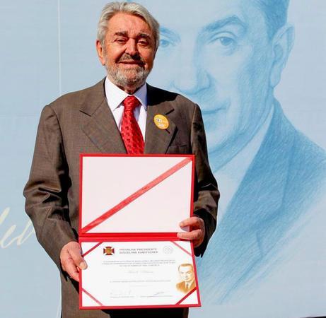 Dentre as grandes personalidades de Minas Gerais, o reitor Marcelo Palmério foi destaque na solenidade de entrega da Medalha JK, em Diamantina. (Foto/Divulgação)