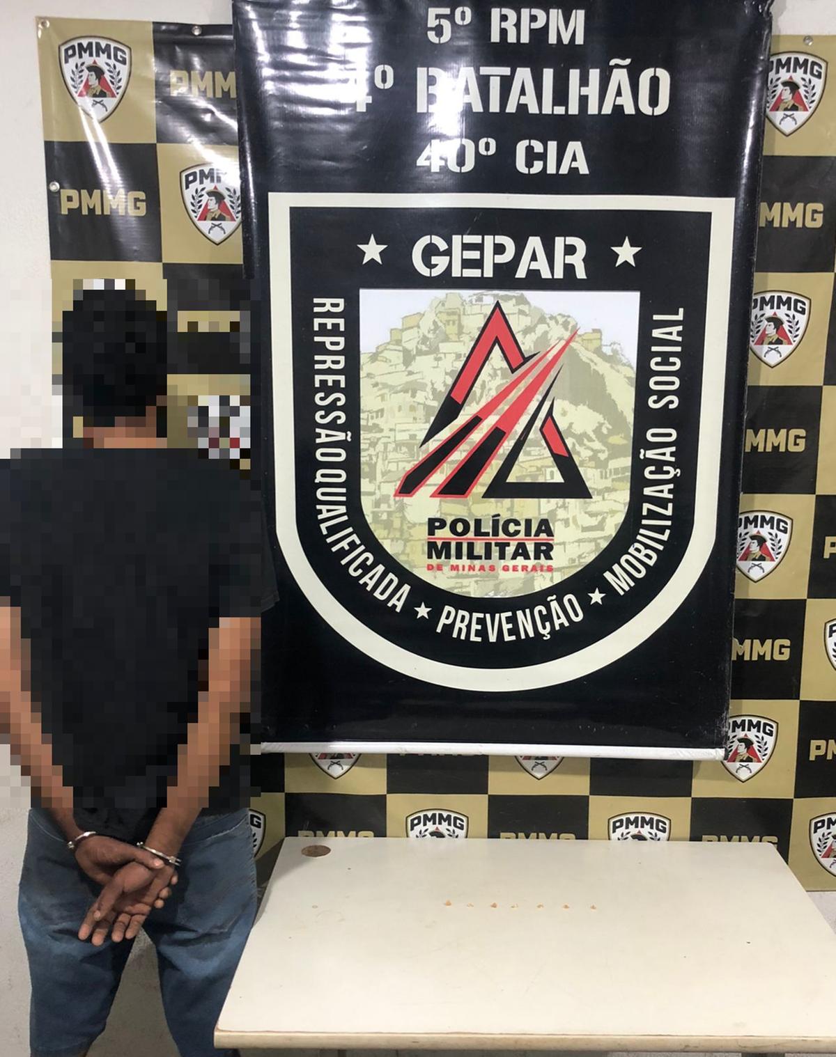 Gepar fecha o cerco! Suspeito é preso em Uberaba após furtos e flagrado com pedras de crack durante operação. (Foto/Divulgação)