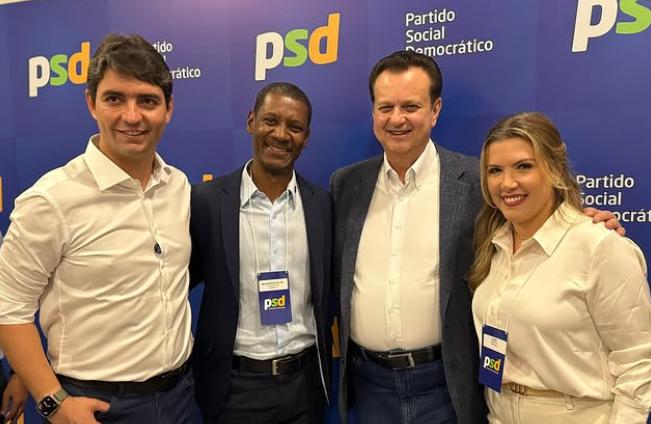 Mauricinho de Sá e Elisa com os presidentes do PSD estadual, Cássio Soares, e nacional, Gilberto Kassab (Foto/Divulgação)