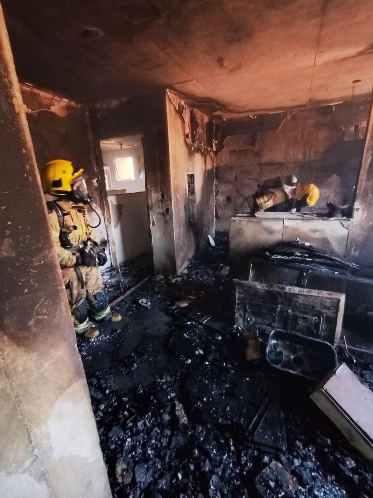 Os bombeiros apagaram o fogo utilizando cerca de 10 mil litros de água (Foto/Divulgação/Corpo de Bombeiros)