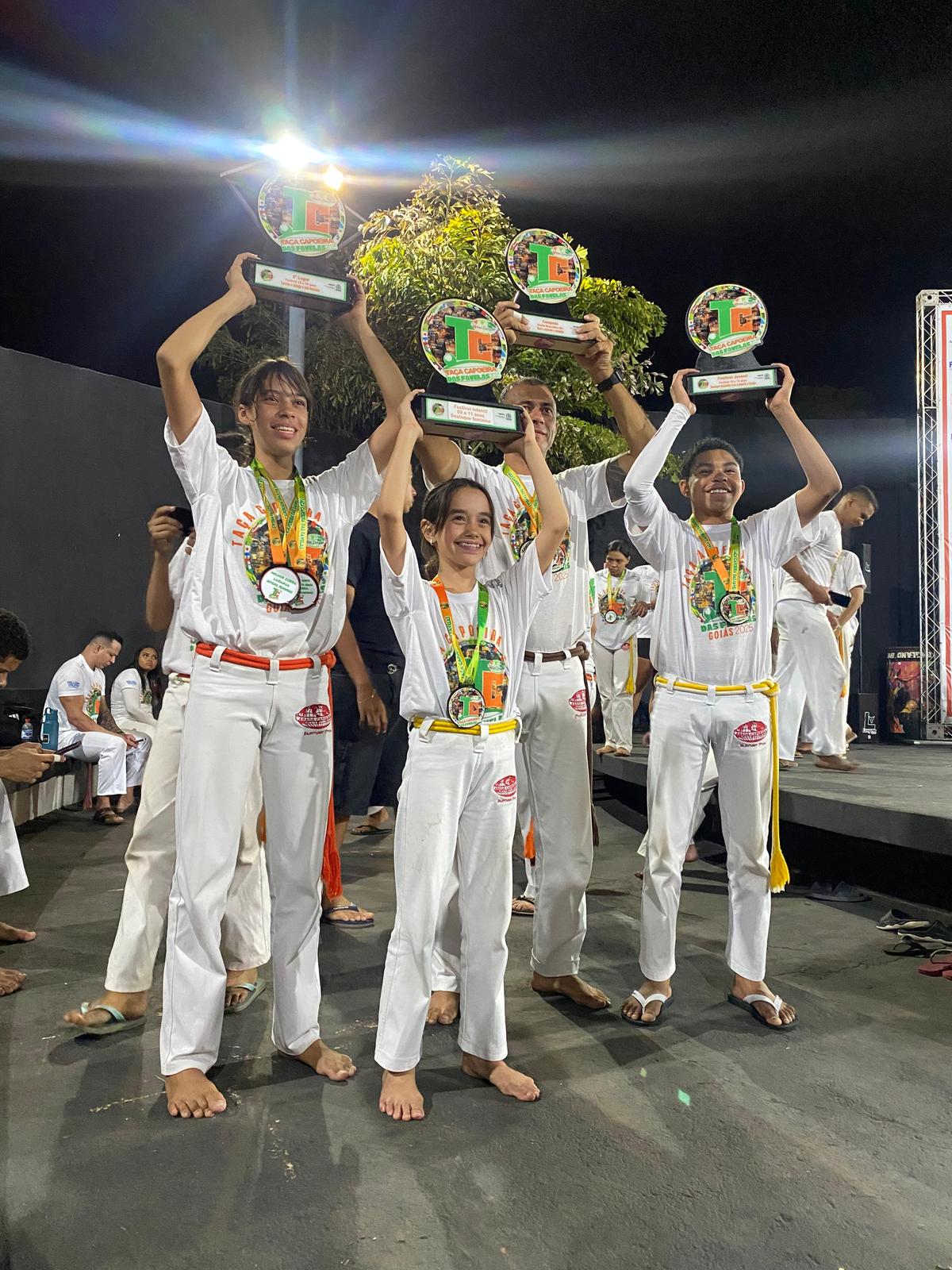 Três alunos e o professor capoeirista se destacaram e subiram ao pódio em suas respectivas categorias (Foto/Divulgação)