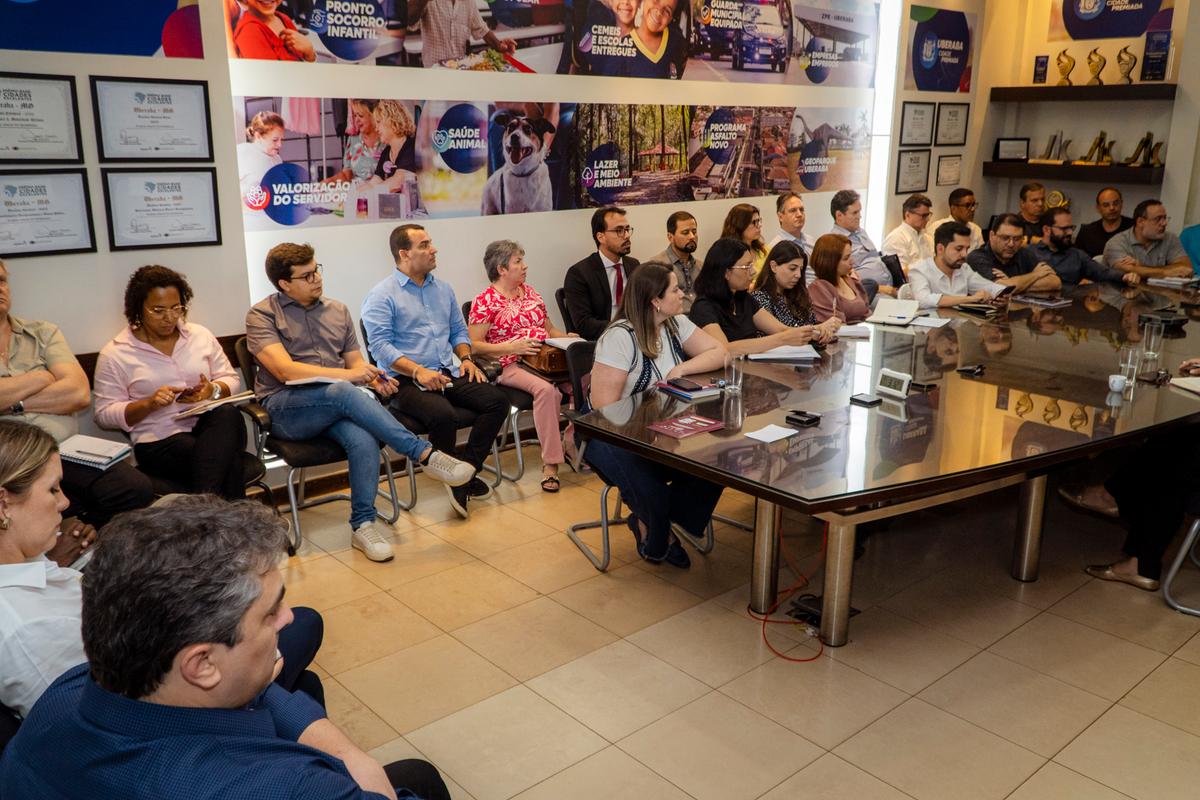 Elisa reuniu secretariado ontem em seu Gabinete para discutir ações prioritárias na reta final do ano (Foto/Divulgação)