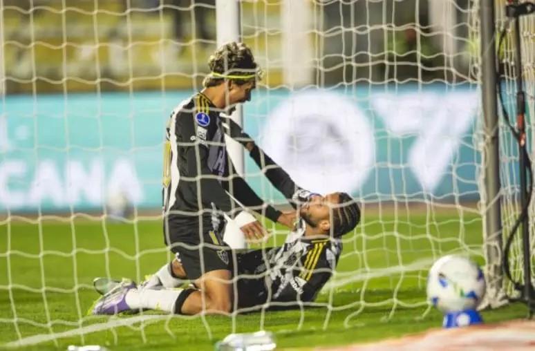O Galo abriu 2 a 0, jogou boa parte do segundo tempo com um jogador a mais e ainda assim permitiu o empate por 2 a 2 (Foto/Reprodução)