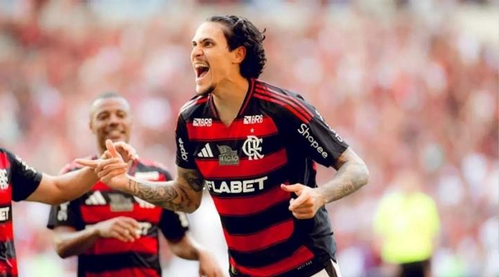 Pedro (Foto) e Varela brilham, mas Fla reduz ritmo e garante só vantagem mínima (Foto/Adriano Fontes/Flamengo)