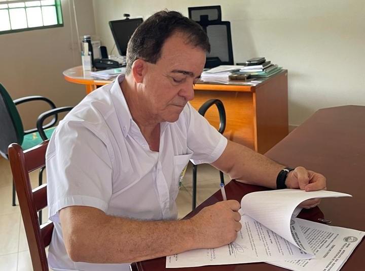 Presidente do Sindicato, Luiz Carlos dos Santos, diz que ao registrar o ponto antes do horário de saída o sistema desconta o tempo e, quando se registra após, não há o acréscimo na jornada de trabalho para compensação  (Foto/Divulgação)