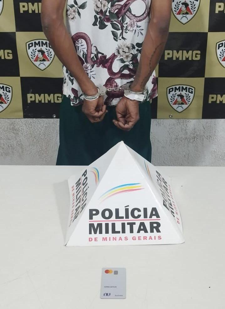 Cartão furtado recuperado e autor preso pela PM após aplicar golpes em Uberaba. (Foto/Divulgação)
