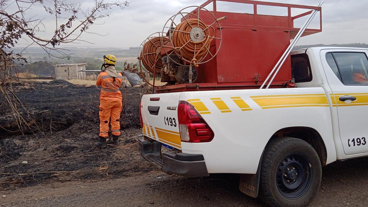 Diante da situação controlada, os bombeiros realizaram apenas ações de prevenção e monitoramento da área, sem necessidade de lançar água ou empregar outras técnicas de combate (Foto/Divulgação)