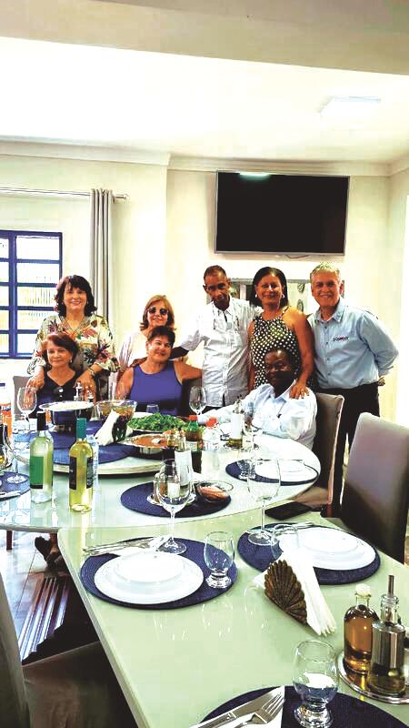 Dr. Odo Adão e sua esposa Cristina, o anfitrião Eurípedes Higino, Célia Lúcio, Marcia Almeida, a filha do aniversariante, Isoleta Adão e seu marido Roberto de Araújo Júnior e nossa querida amiga Rosângela Espírito Santo (Foto/Arquivo pessoal)