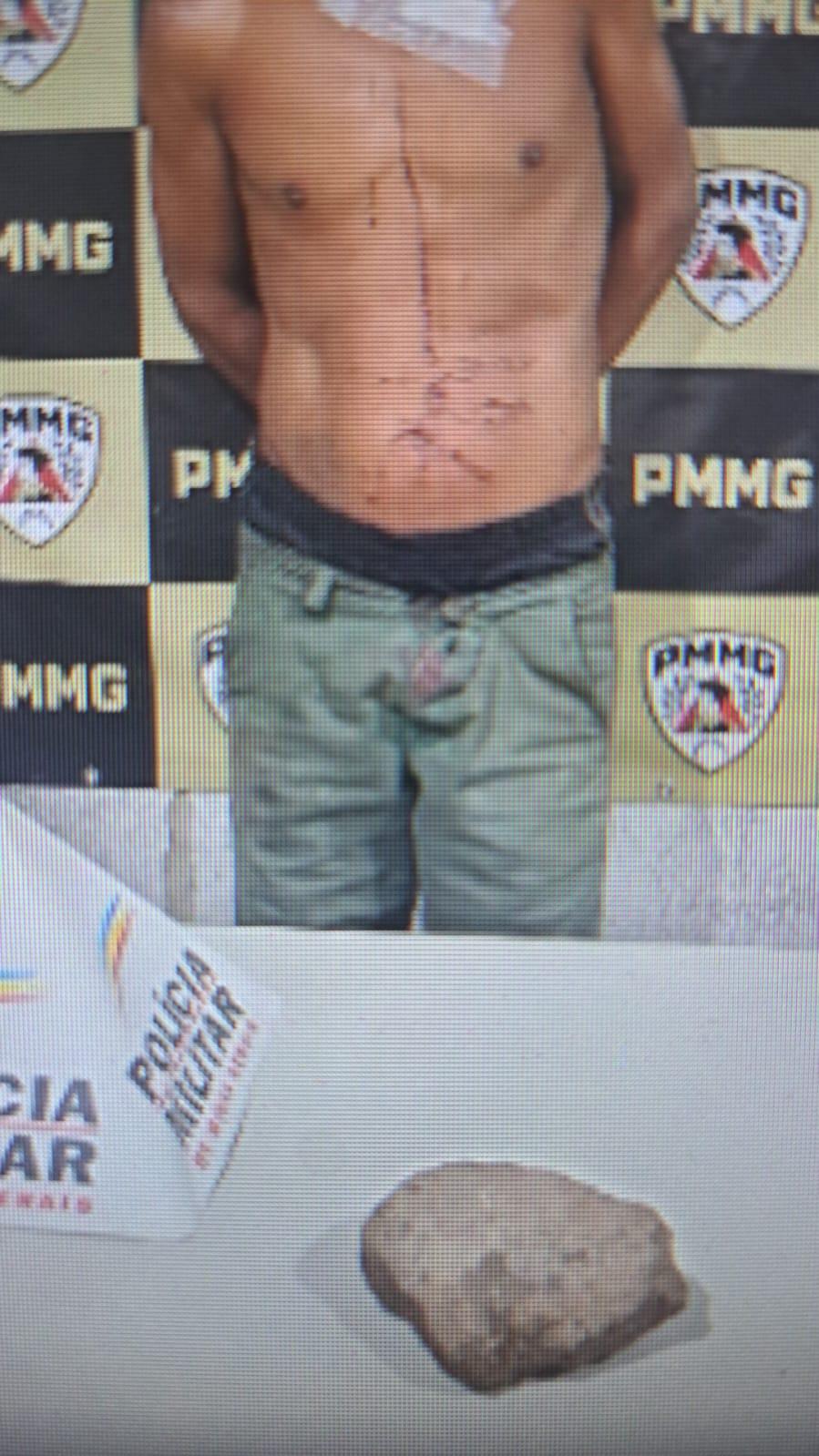 Homem foi socorrido em estado grave após ser atingido por pedradas na cabeça; suspeito acabou preso em flagrante. (Foto/Divulgação/PMMG)