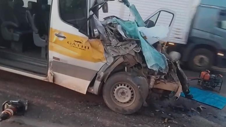 Van da Gathi se envolveu em acidente na BR-050, felizmente sem vítimas (Foto/Reprodução)