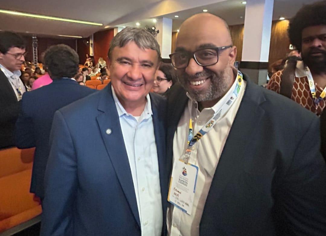 Ernani e o ministro Wellington Dias tiveram um rápido encontro em Belo Horizonte (Foto/Divulgação)