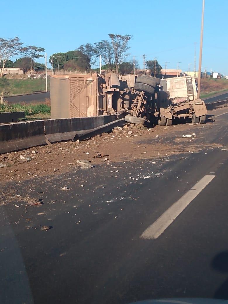 Uma vítima foi socorrida e encaminhada ao Hospital Regional de Uberaba (Foto/Divulgação)