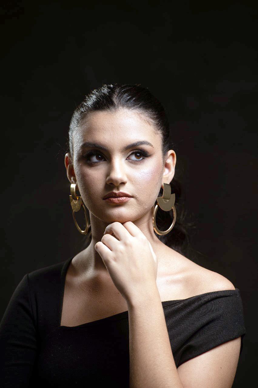 Maravilhosa debutante Florença Lopes Possati Dalbello, é destaque na coluna de hoje (Foto/Alysson Oliveira)