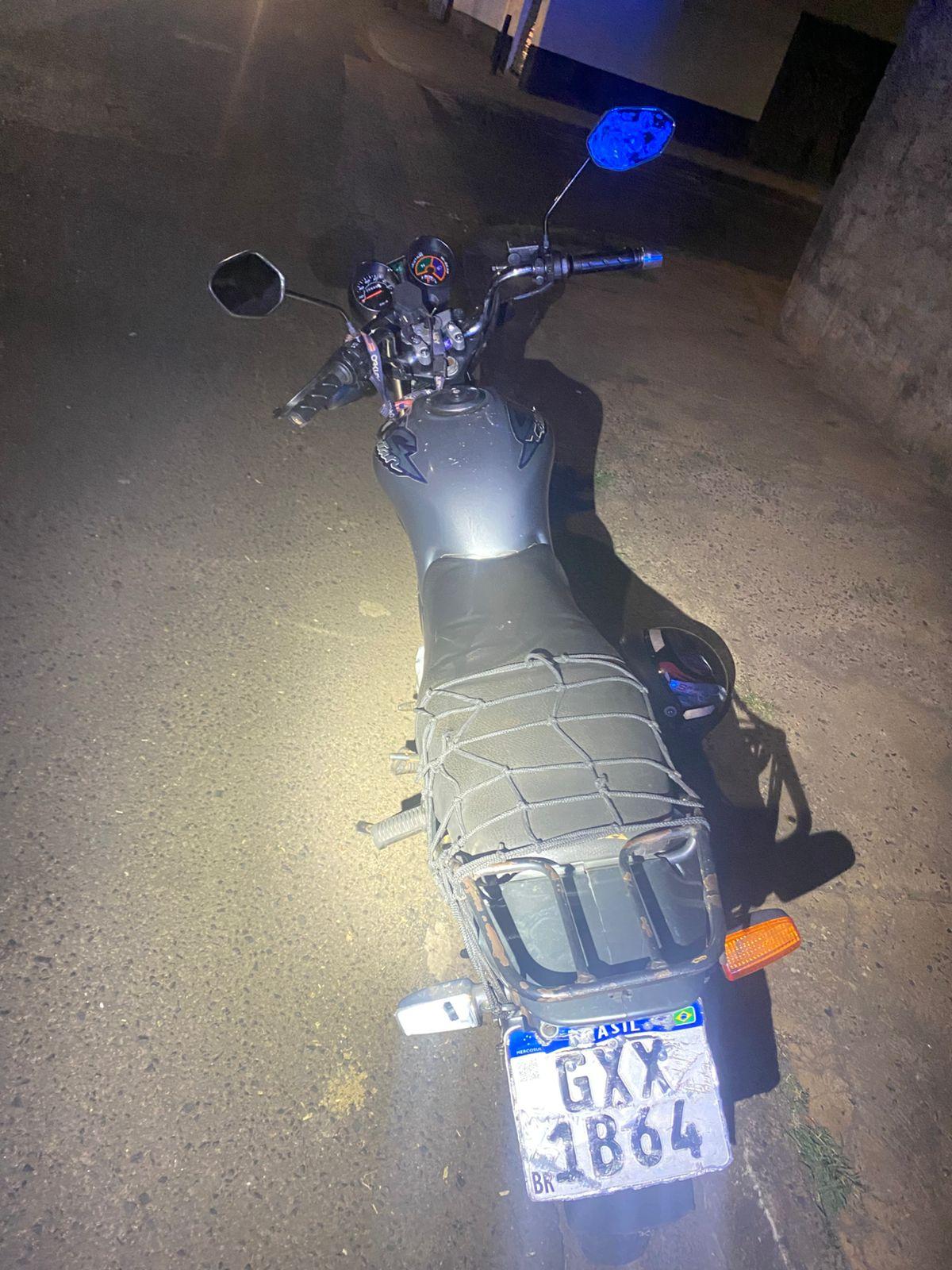 Os militares conseguiram interceptar o veículo e prender os dois suspeitos. (Foto/Divulgação/PMMG)