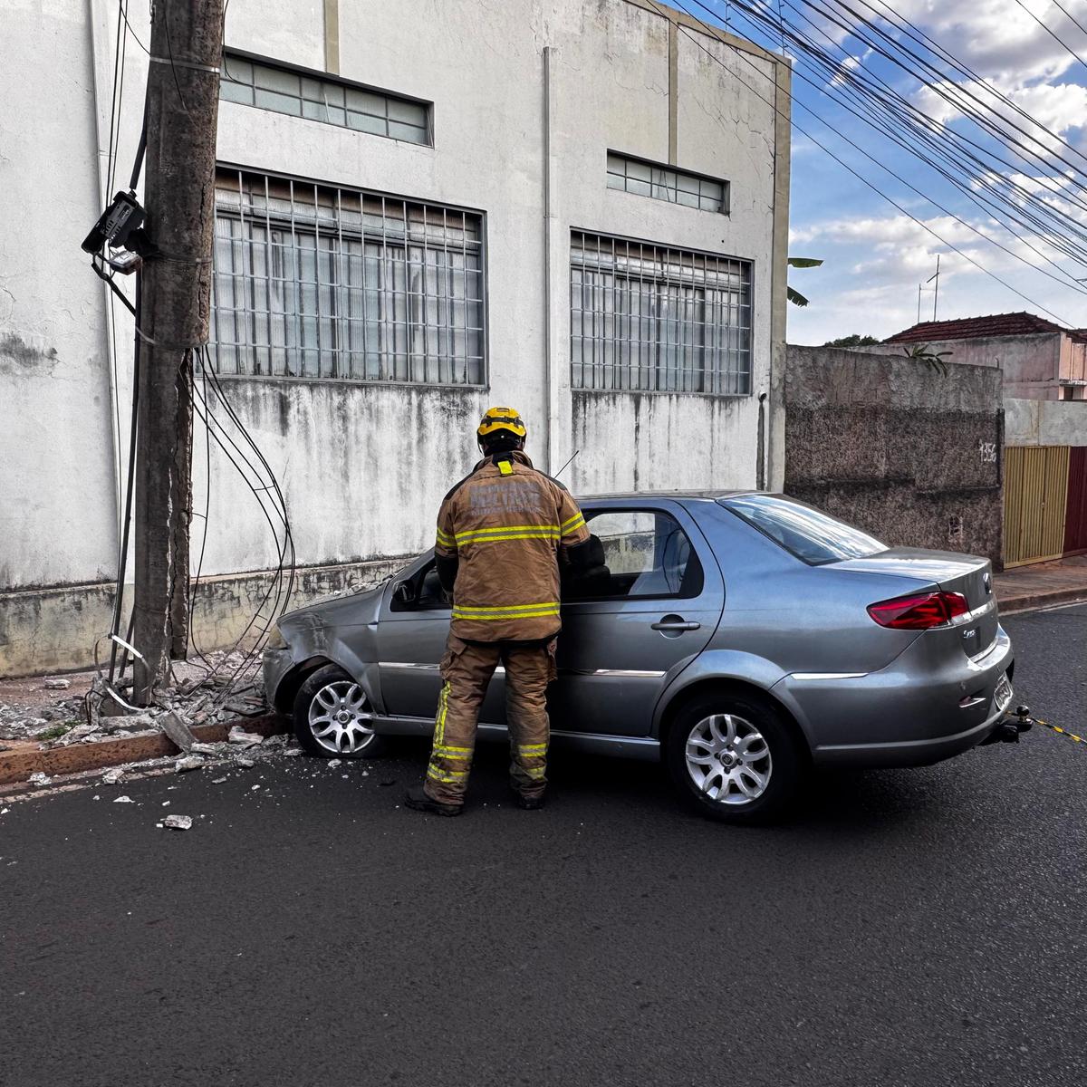 Motorista teria perdido o controle do veículo após sofrer um mal súbito (Foto/Divulgação)