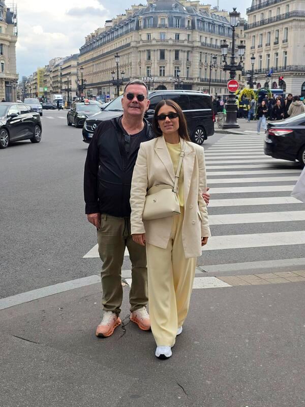 Aniversariante do dia 24 de setembro o advogado e empresário Públio Emílio Rocha e sua esposa Sinara festejam a data em Paris (Foto/Arquivo pessoal)