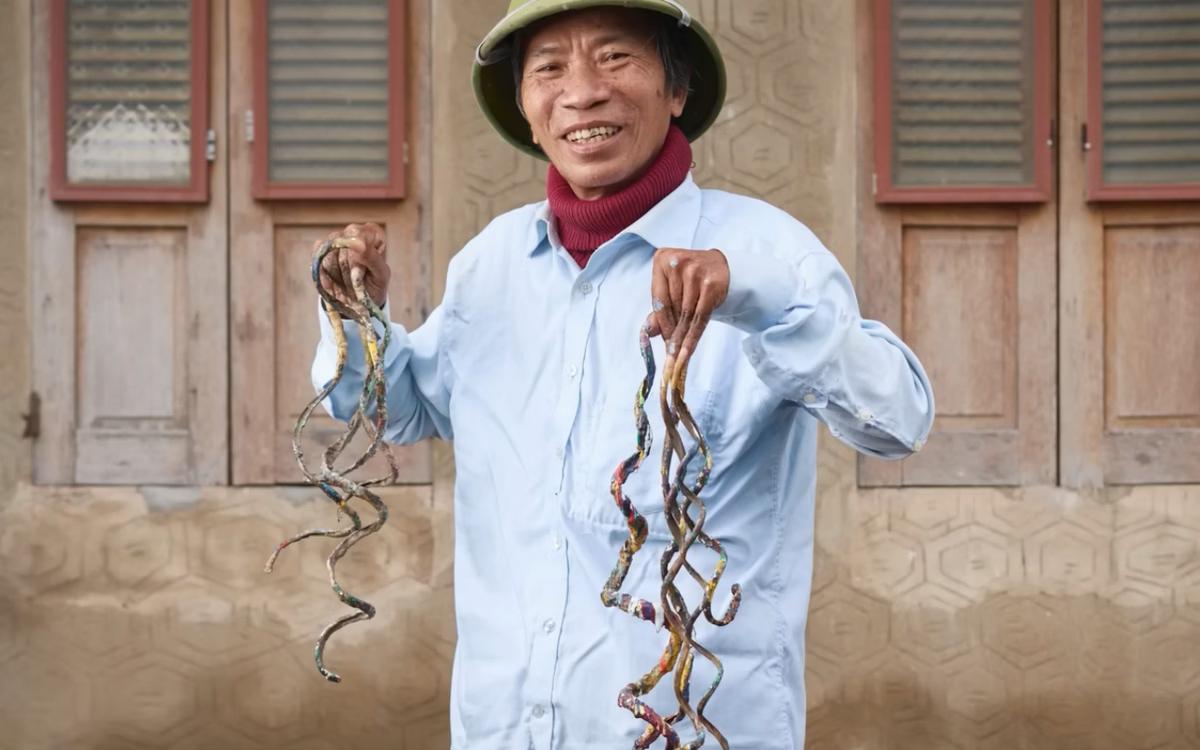 Vietnamita quebra recorde de maior unha do mundo após 30 anos sem cortar (Foto/GUINNESS WORLD RECORDS/DIVULGAÇÃO)