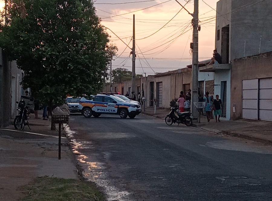 A perícia da Polícia Civil realizou os procedimentos no local e encaminhou o corpo ao Instituto Médico Legal (IML) (Foto/Reprodução)
