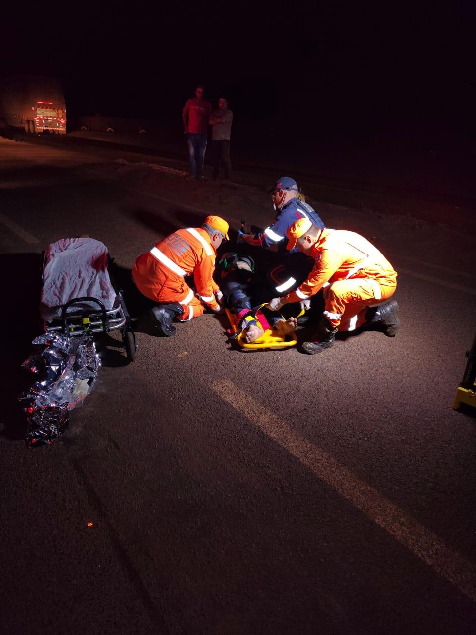 Equipes do Samu e do Corpo de Bombeiros prestaram os primeiros socorros no local, contando com o apoio de uma Unidade de Suporte Avançado (USA) e de uma Unidade de Resgate (UR) (Foto/Divulgação)