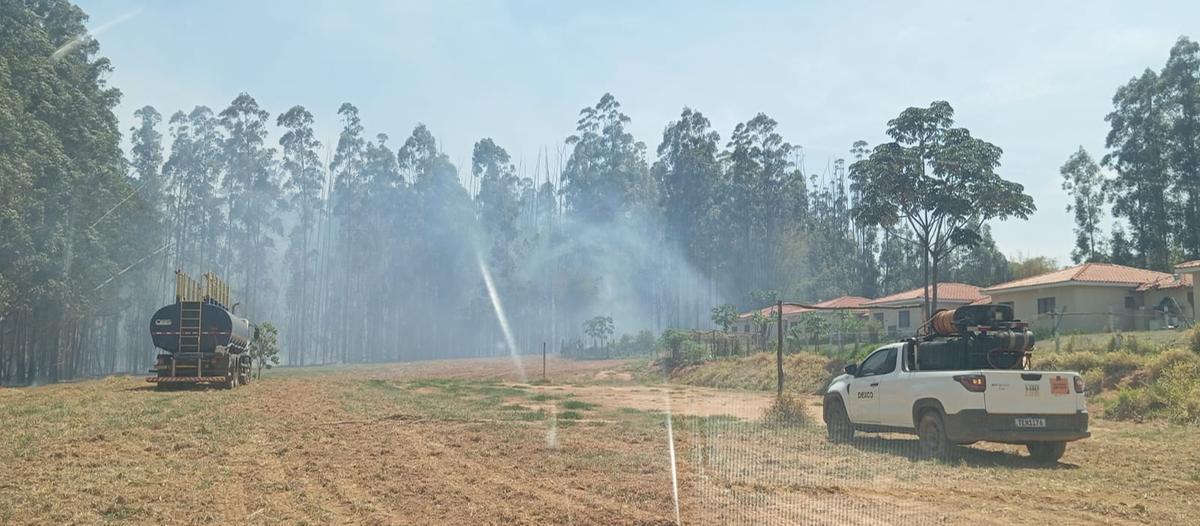 Bombeiros combateram incêndio que destruiu cerca de 56 hectares de vegetação próximo ao km 151 da BR-050 (Foto/Divulgação)