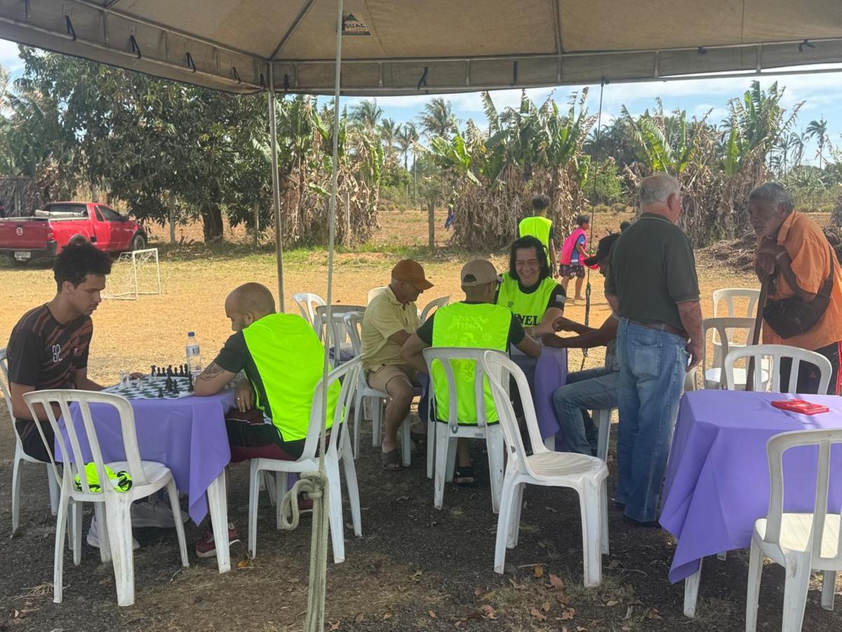 Projeto Caravana do Lazer – Circuito Campo em Movimento, realizado em parceria da Funel com a Sagri, levou atividade física, cuidados com a saúde e lazer à comunidade de São Basílio  (Foto/Divulgação)