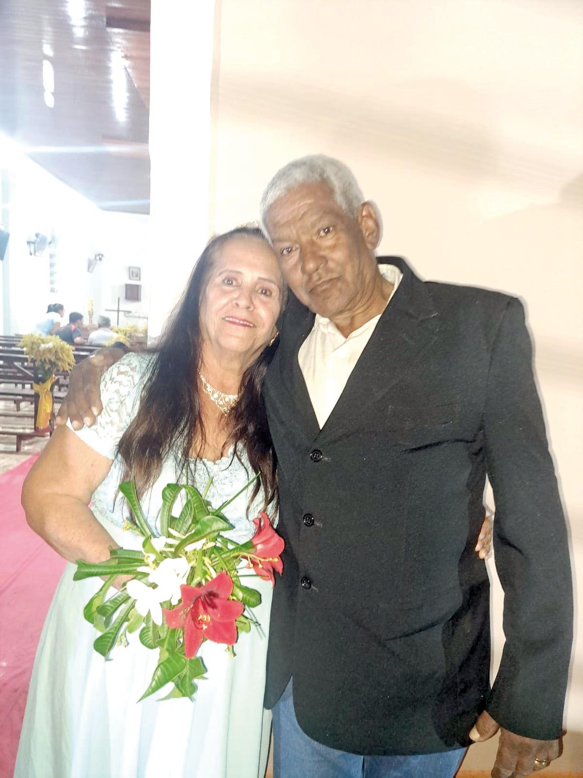 Marlene Alves Ferreira e José Humberto Ferreira completaram 50 anos de cumplicidade e amor e celebraram suas bodas de ouro, dia 29 de setembro e comemoraram entre familiares e amigos queridos (Foto/Arquivo pessoal)