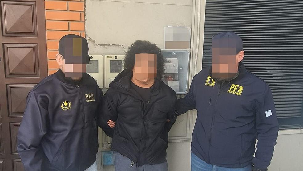 M.T.S.A, natural de Uberaba, no momento em que foi preso em Buenos Aires, durante operação conjunta de forças policiais do Brasil e da Argentina (Foto/Divulgação)