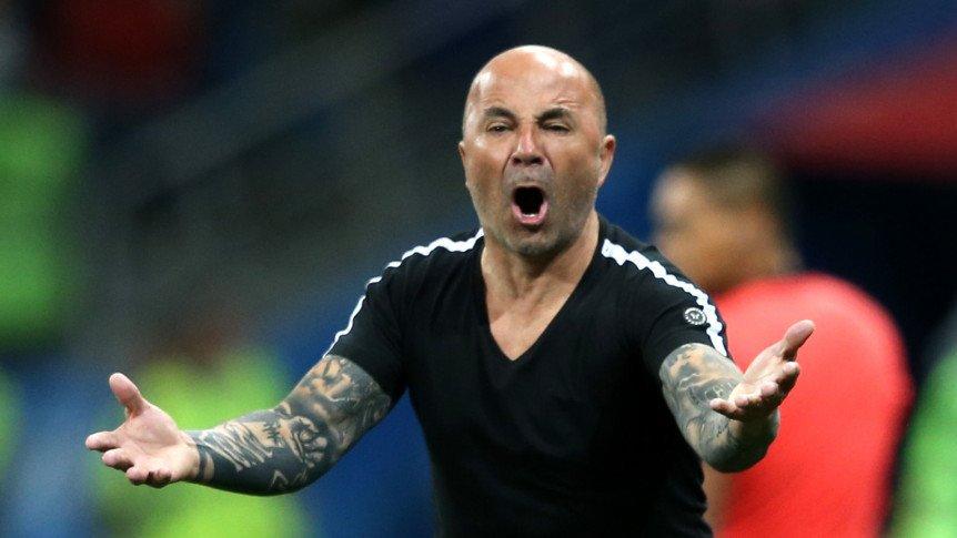 O técnico Jorge Sampaoli, mesmo há pouco tempo no cargo, já sente a pressão (Foto/Arquivo)