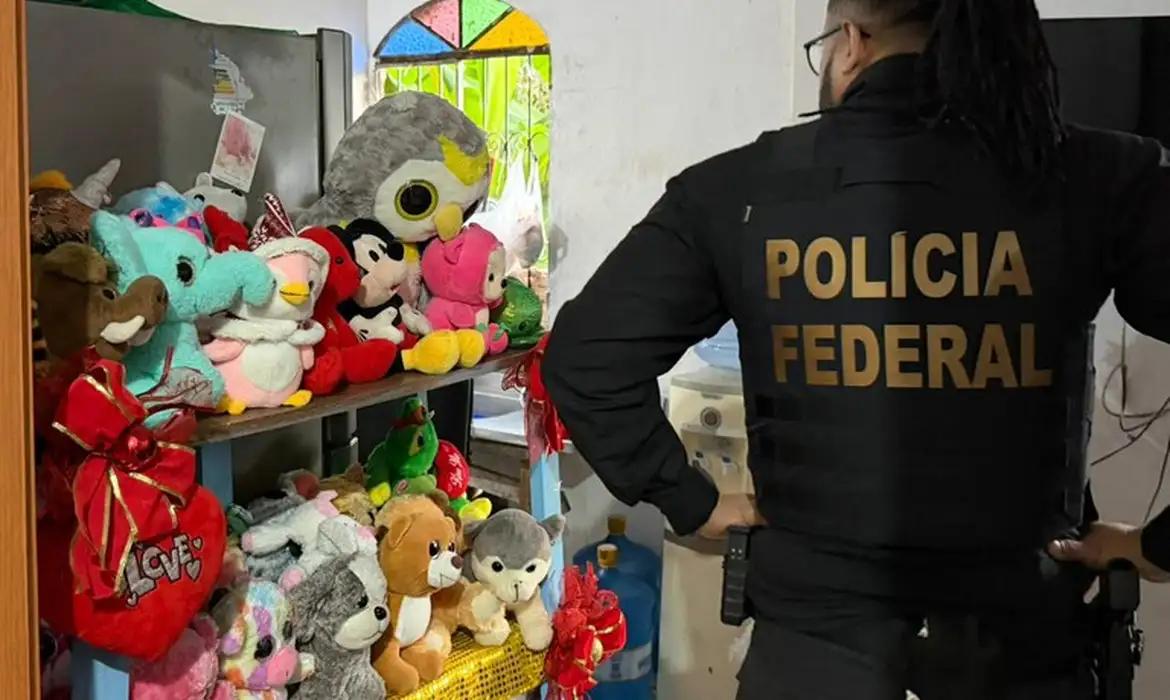 A corporação informou o cumprimento simultâneo de 182 mandados de busca e apreensão e 11 mandados de prisão preventiva em todo o país (Foto/Polícia Federal/Divulgação)