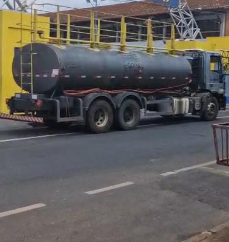 A Codau confirmou o envio do caminhão-pipa, destacando que a medida segue o Plano de Contingenciamento da Seca, que prioriza o atendimento emergencial a serviços essenciais, como escolas e unidades de saúde (Foto/Reprodução)