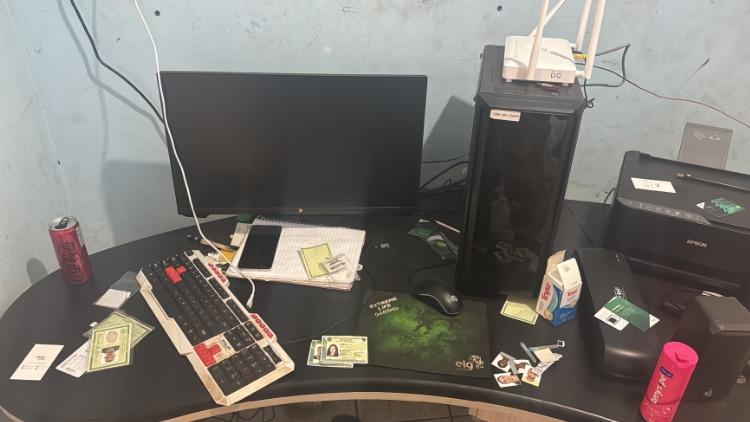 Polícia Militar descobre residência usada para tráfico e falsificação de documentos no bairro Boa Vista, em Uberaba. (Foto/Divulgação/PMMG)