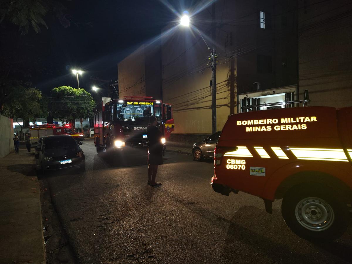 Bombeiros controlaram o incêndio antes que ele pudesse ser propagado para outras residências (Foto/Divulgação)