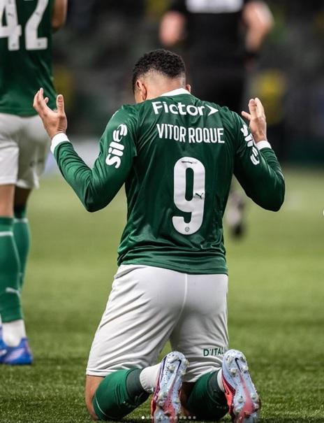 O atacante Vitor Roque, do Palmeiras, segue em alta. É o melhor atleta sub-21 em atividade no Campeonato Brasileiro. (Foto/Instagram)