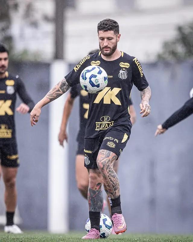 “Não podemos escolher adversário. Cada jogo é uma decisão e precisamos reagir logo”, afirmou o meia Zé Rafael (Foto/Raul Baretta – SFC)