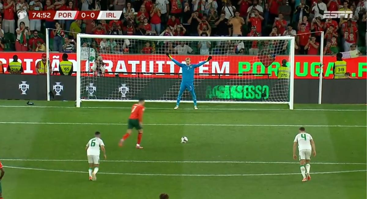 Cristiano Ronaldo desperdiça pênalti, mas Portugal marca nos acréscimos e segue invicto nas eliminatórias. 