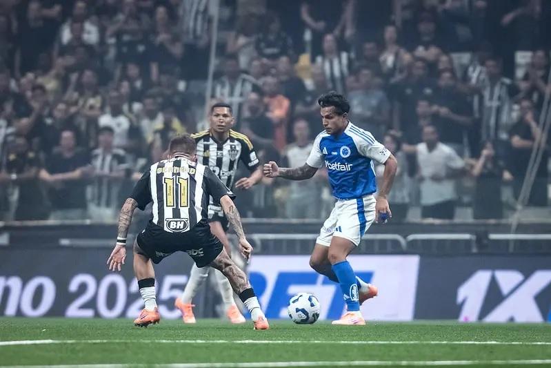 Jogo na Arena MRV termina em 1 a 1, com discussões, provocações e expulsão de Kaio Jorge após gesto polêmico (Foto/Pedro Souza/CAM)