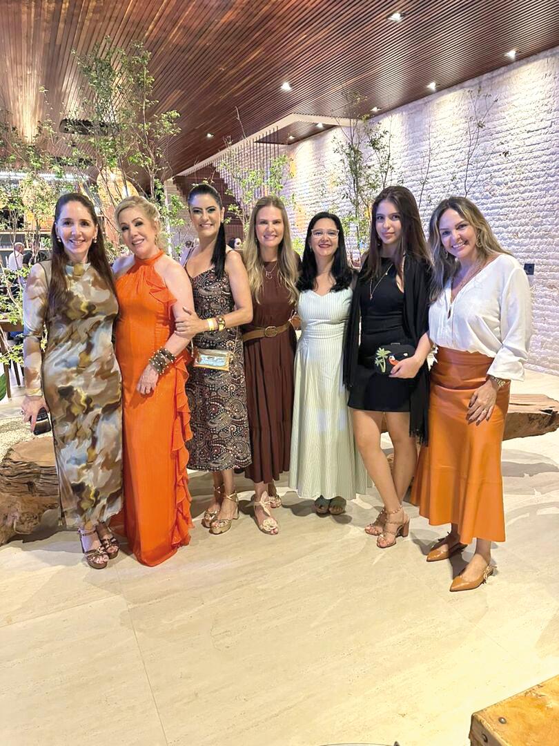 Viviane Abdala, Elci de Paula – a anfitriã - Fabiana Bessim, Fernanda Delalibera, Maria Paula, Reni e Esmê Nasser na noite chique de reinauguração do rancho de Elcy e Antonio Carlos (Foto/Arquivo pessoal)