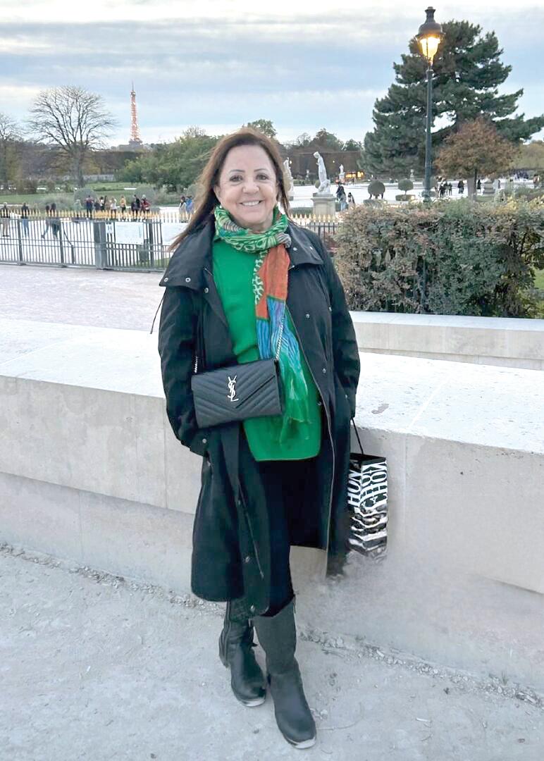 Curtindo a França nossa querida Meg Andrade, sempre viajante apaixonada pelo mundo e suas culturas locais (Foto/Arquivo pessoal)