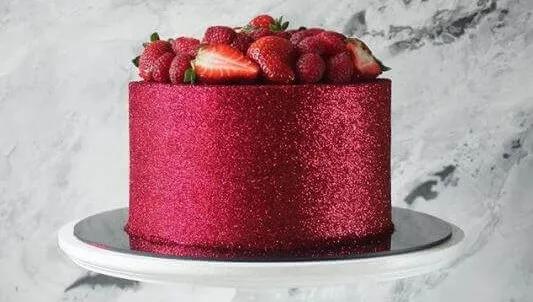 Glitter comestível não pode conter ingredientes como PP e PET (Foto/Reprodução)