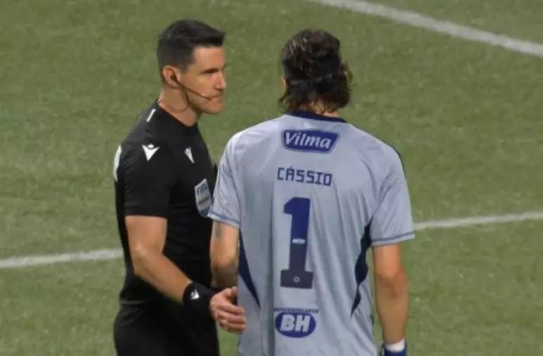 Incidente com Cássio reacende alerta no Palmeiras: clube já havia sido multado por conduta da torcida (Foto/Reprodução/SporTV/Jogada10)
