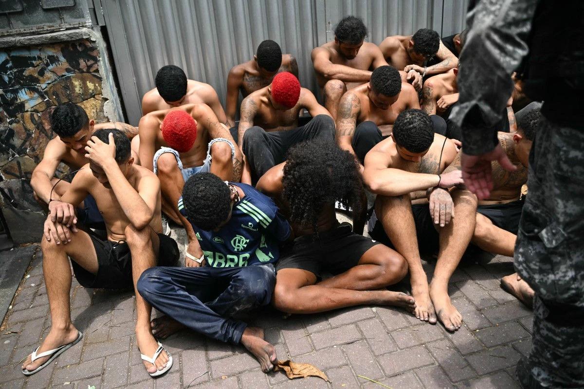 Operação mira integrantes e lideranças do Comando Vermelho (Foto/Mauro Pimentel/AFP)