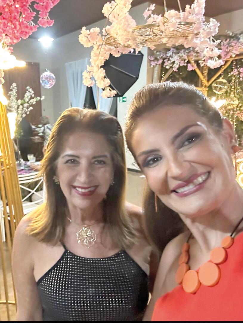 Bonita e elegante, Laila Hueb foi presença de destaque no niver de Luciene Salum, vitoriosa empresária do setor de espaços para festas infanto-juvenis (Foto/Arquivo pessoal)
