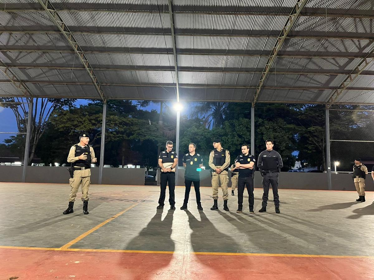 Os mandados têm como alvo pessoas condenadas por crimes de roubo, furto, tráfico de drogas e homicídio, que tiveram regressão de regime de pena determinada pela Justiça (Foto/Divulgação)