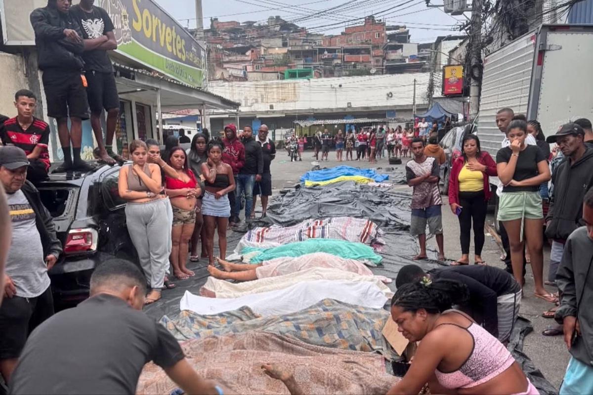 Corpos foram encontrados em mata são levados para a Praça São Lucas (Foto/Reprodução/Instagram @raullsantiago)