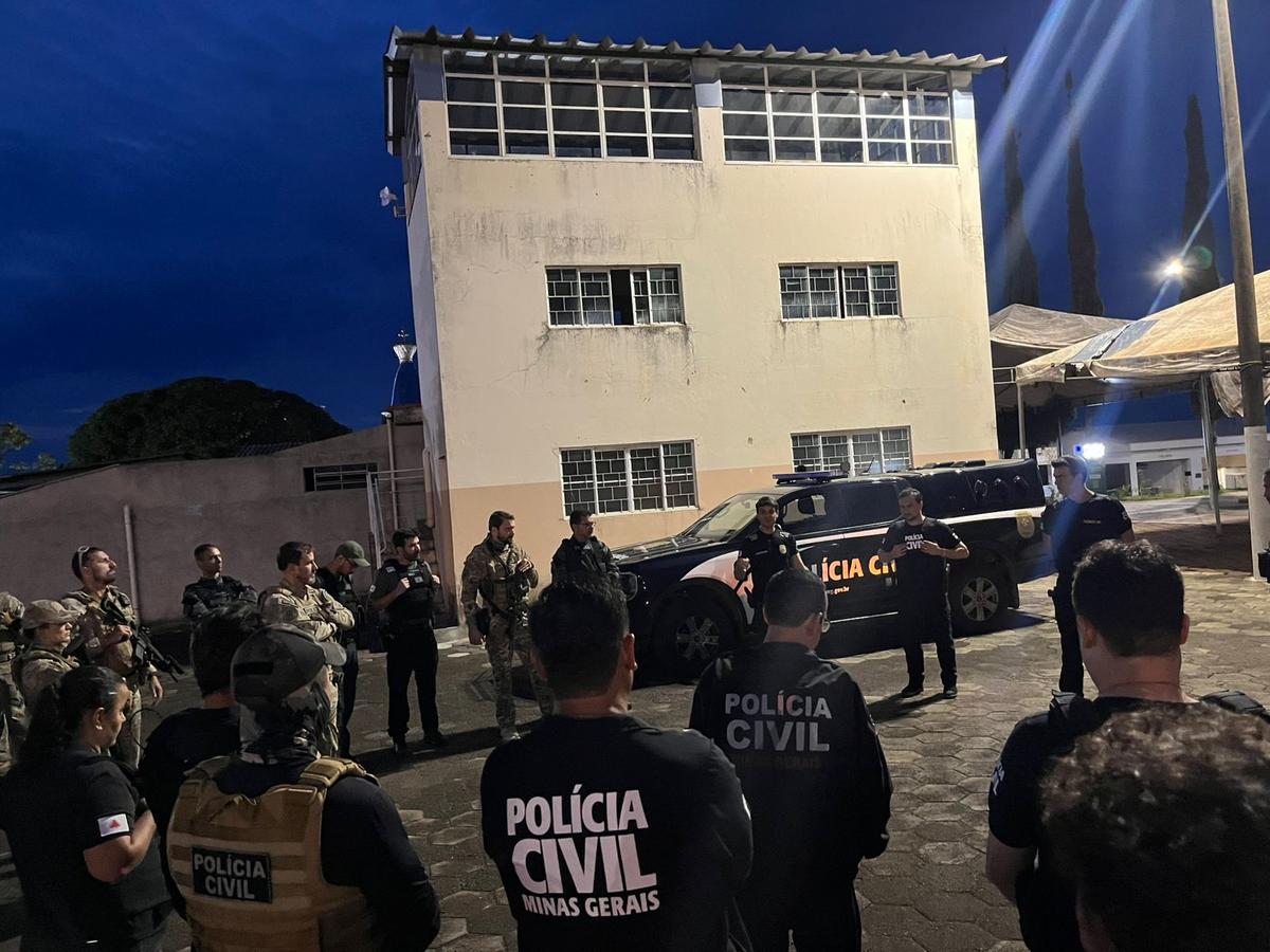 Policiais civis reunidos durante a Operação Disciplina KZ, para o cumprimento dos mandados (Foto/Divulgação PCMG)