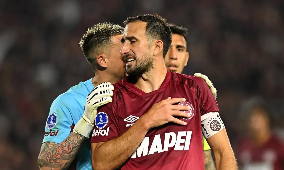 Galo e o time argentino disputarão a decisão da Sul-Americana no dia 22 de novembro (Foto/Reuters/Rodrigo Valle/Direitos Reservados)