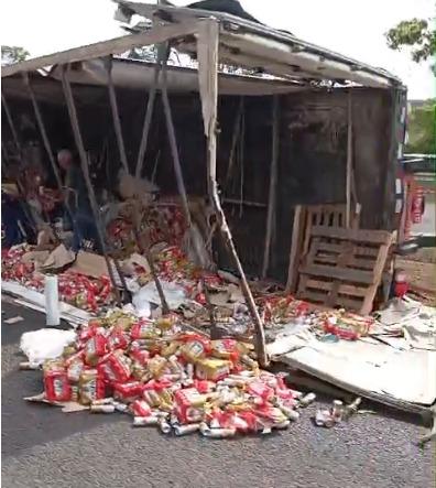 Por conta da ocorrência, houve necessidade de interdição parcial nos dois sentidos da rodovia para o trabalho das equipes de resgate (Foto/Reprodução)